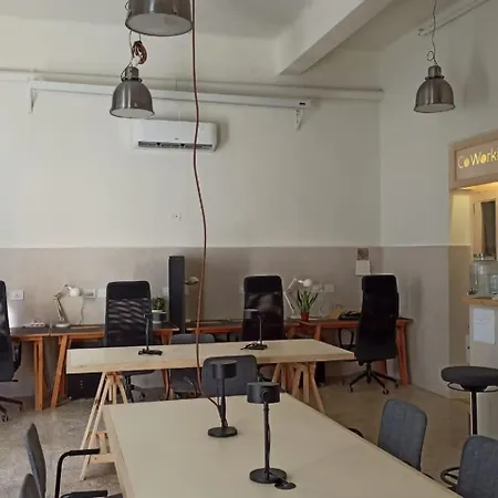 Lostabile & Coworking Gæstehus 3*