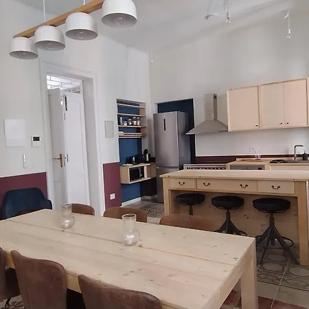 Casa de hóspedes Lostabile & Coworking 3*