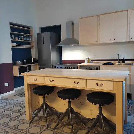 Lostabile & Coworking Penzion Bari